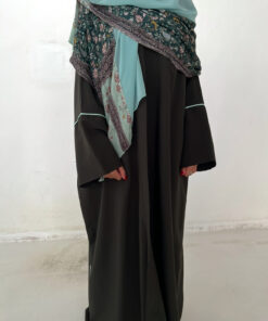 Alternative view of عباية حرير مغسول مع طرحة بشال هندي