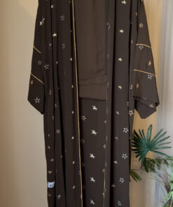 عباية كريب ماي فير ليدي لون زيتي بتطريز نجوم كامل العبايه مقاس ٥٦