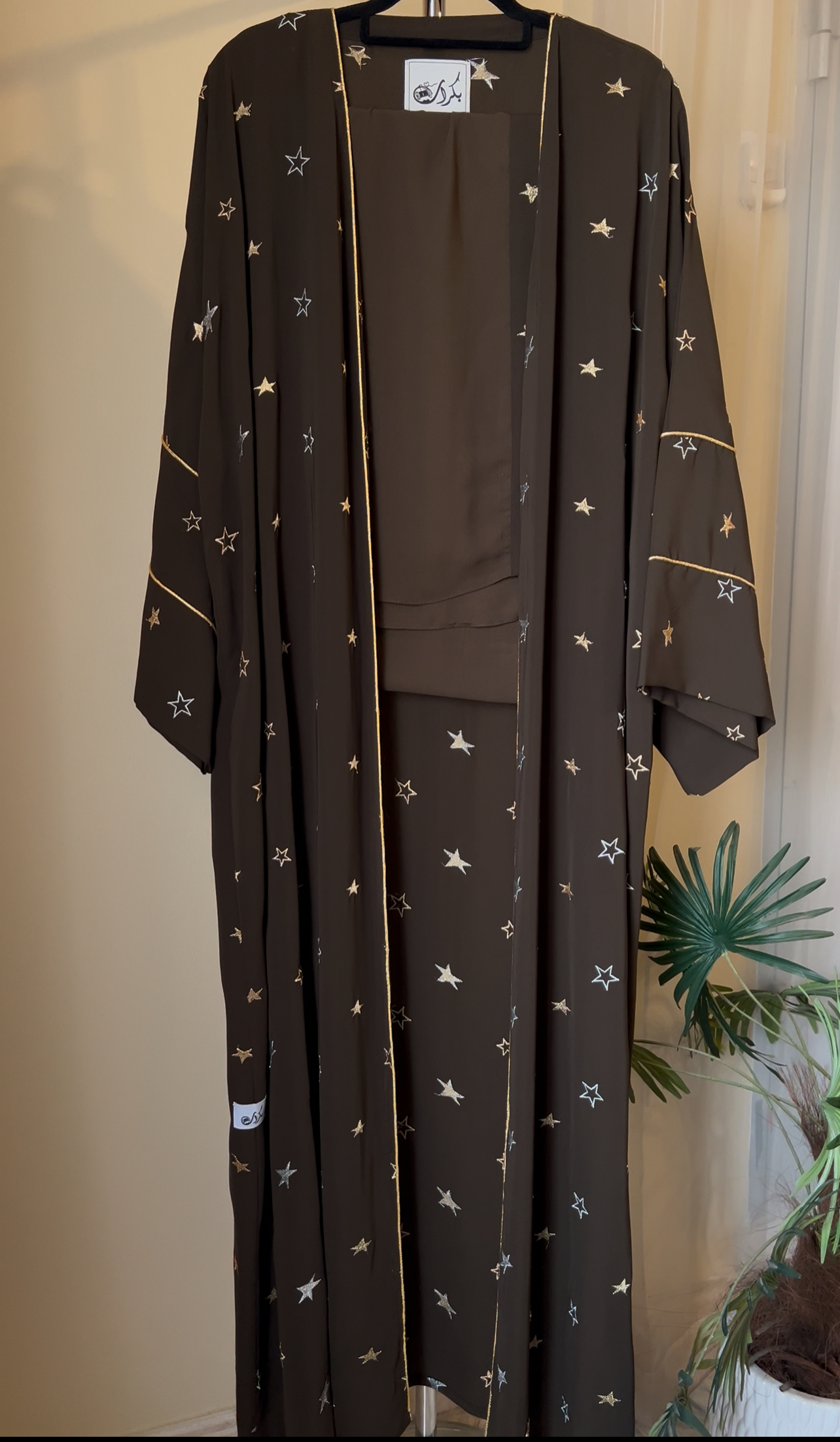 عباية كريب ماي فير ليدي لون زيتي بتطريز نجوم كامل العبايه مقاس ٥٦